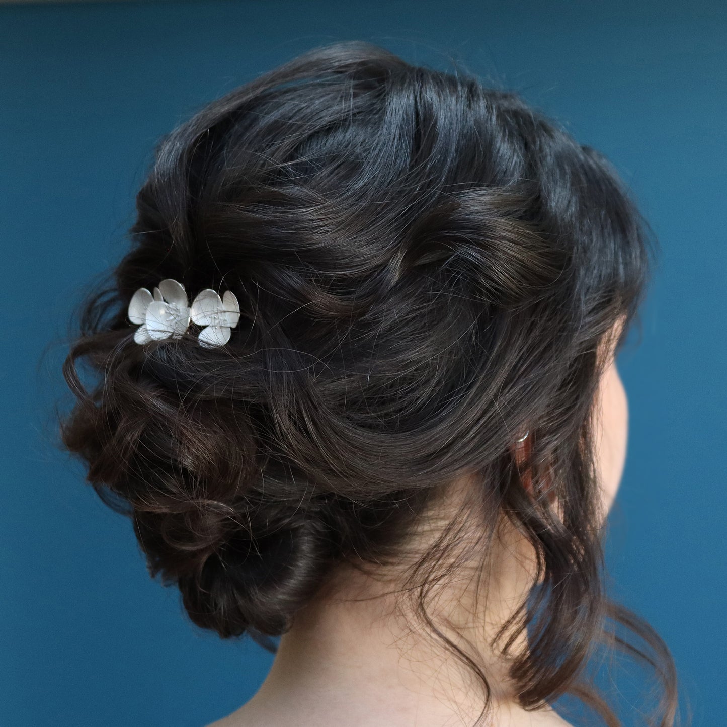Silver Poppy instant convert hair comb, which becomes a jewellery set