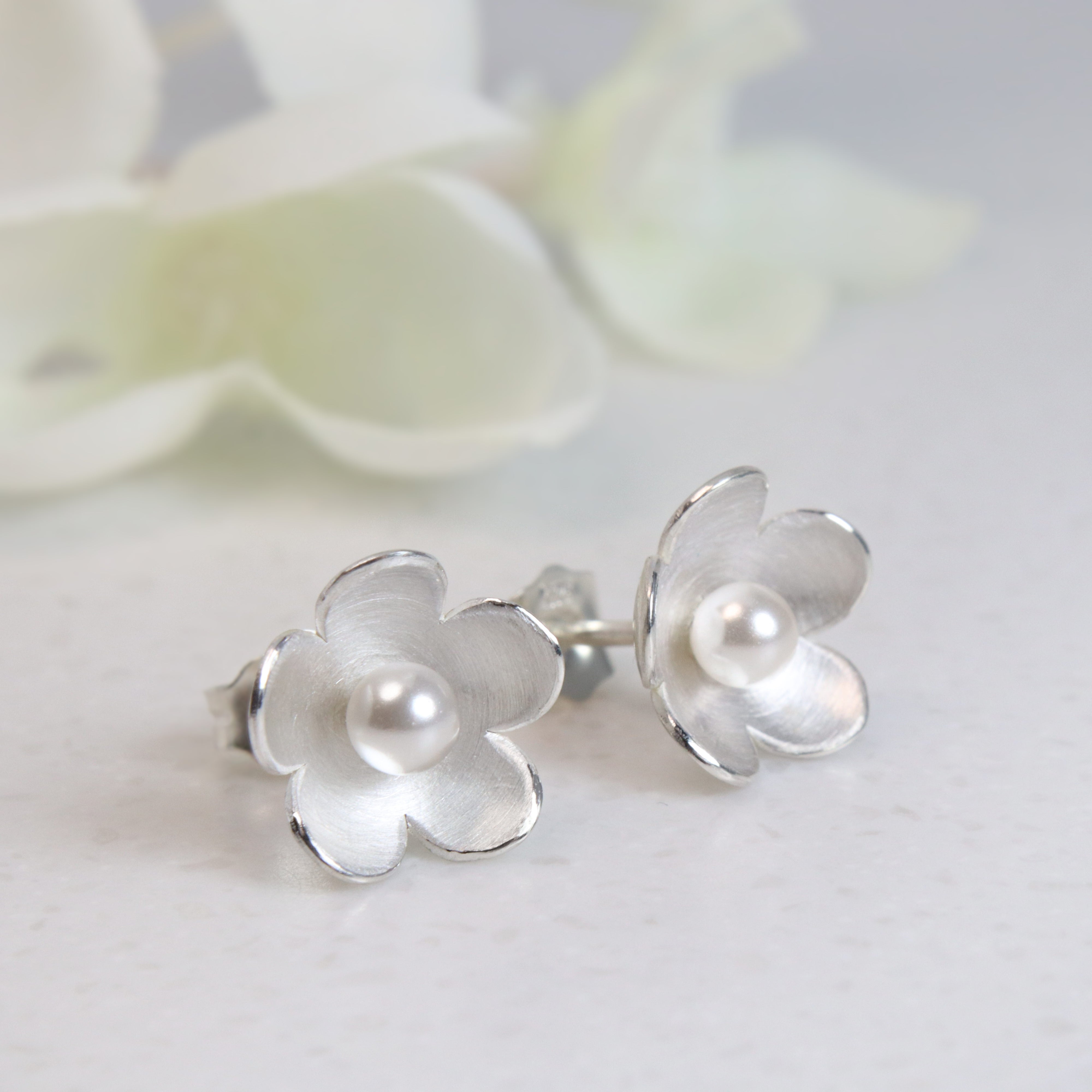 Pearl flower stud earrings deals