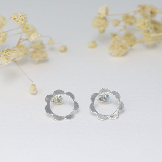 SALE small flat round frill stud earrings