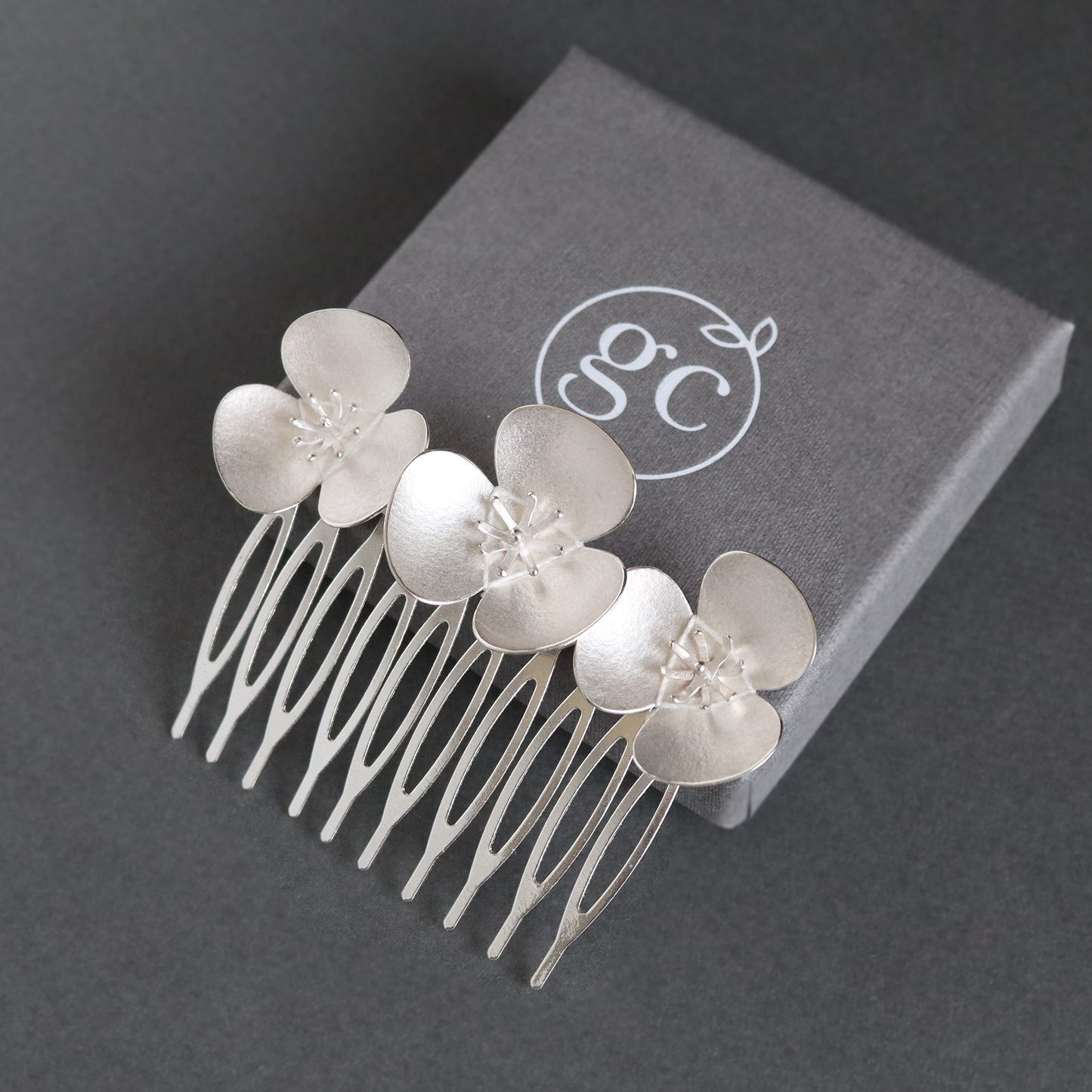 Silver Poppy instant convert hair comb, which becomes a jewellery set