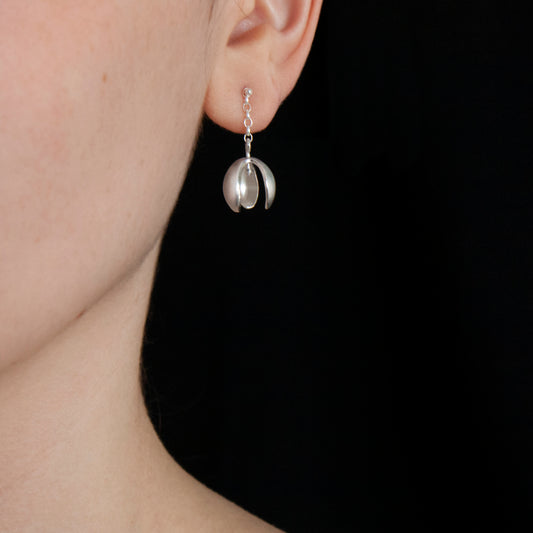 Silver Snowdrop chain and stud earrings